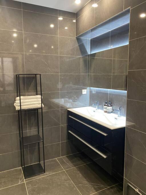 Superbe Appartement Batignolles Parigi Esterno foto